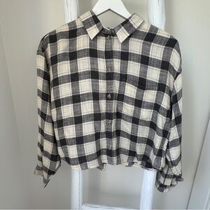 American Eagle Outfitters Grey and Cream Plaid Lightweight Flannel Shirt Size M